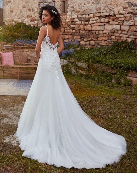 White One Pronovias Dinanga. Bruidsboutique La Romance.